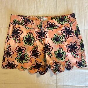 crown & ivy Peach Floral Scalloped Shorts